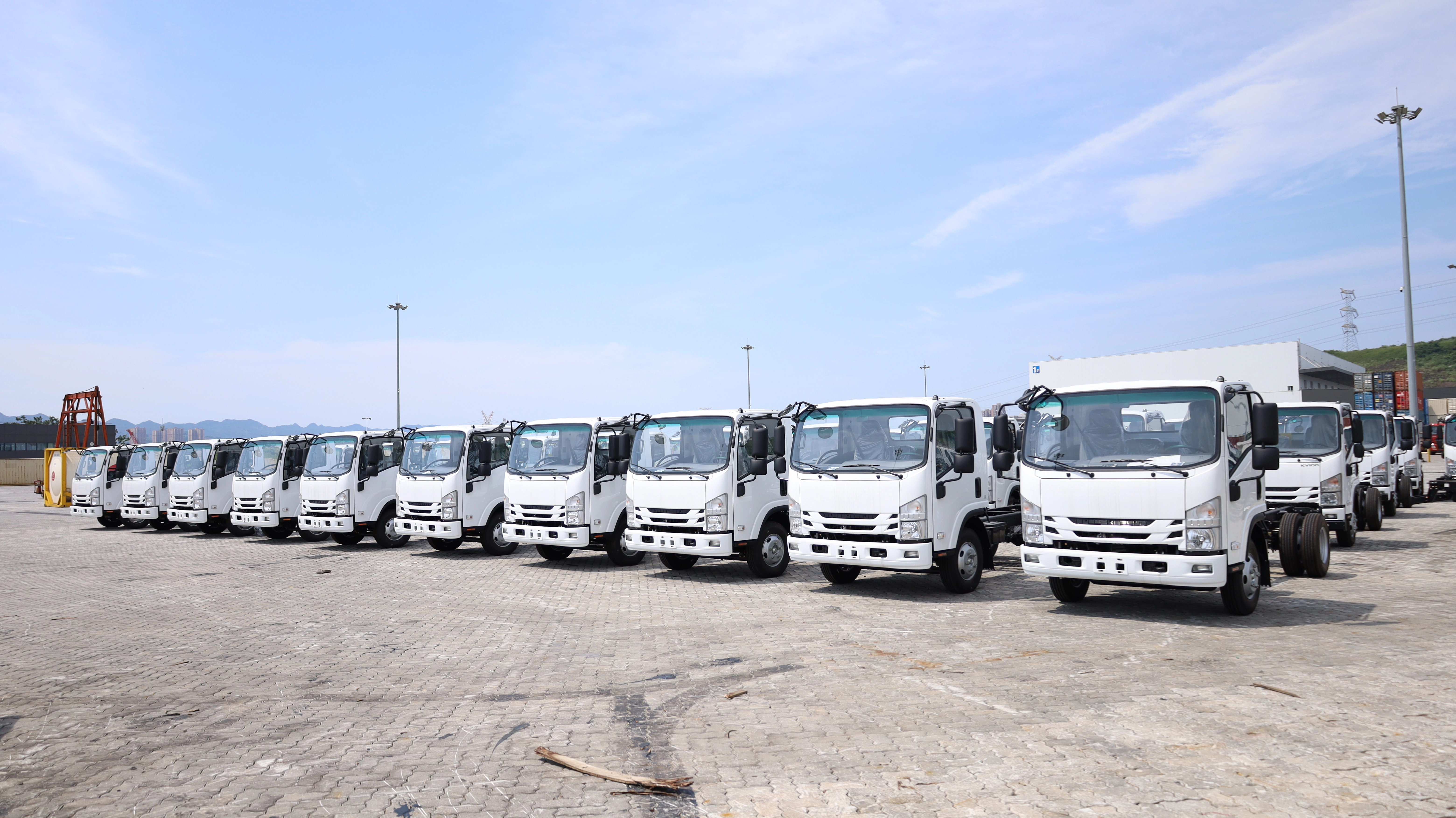 China Isuzu truck lineup featuring N-Series light duty, F-Series medium duty, and GIGA heavy duty commercial trucks